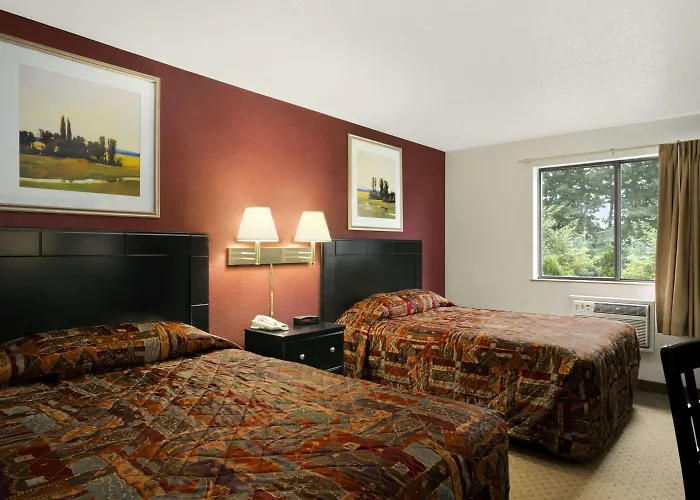 Super 8 By Wyndham New Castle