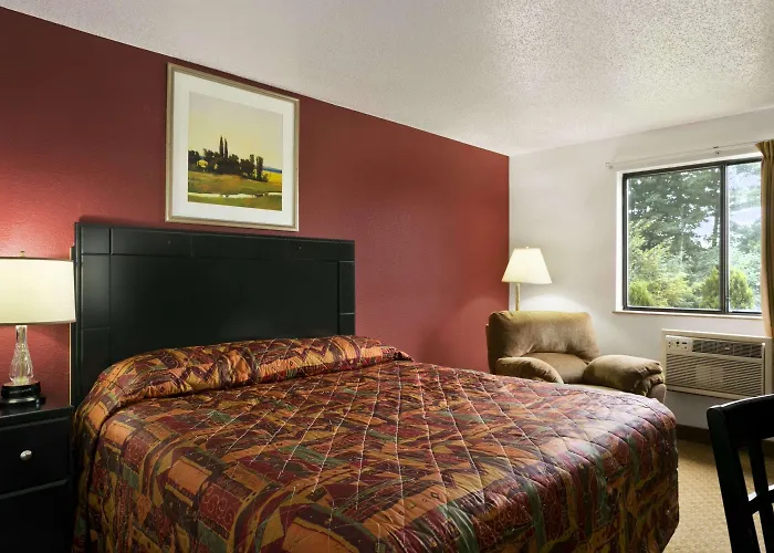 Super 8 By Wyndham New Castle