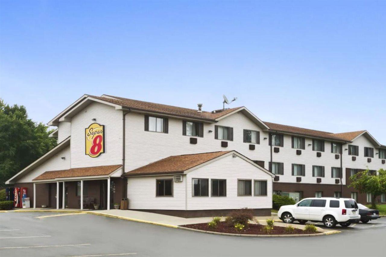 Super 8 By Wyndham Hotel