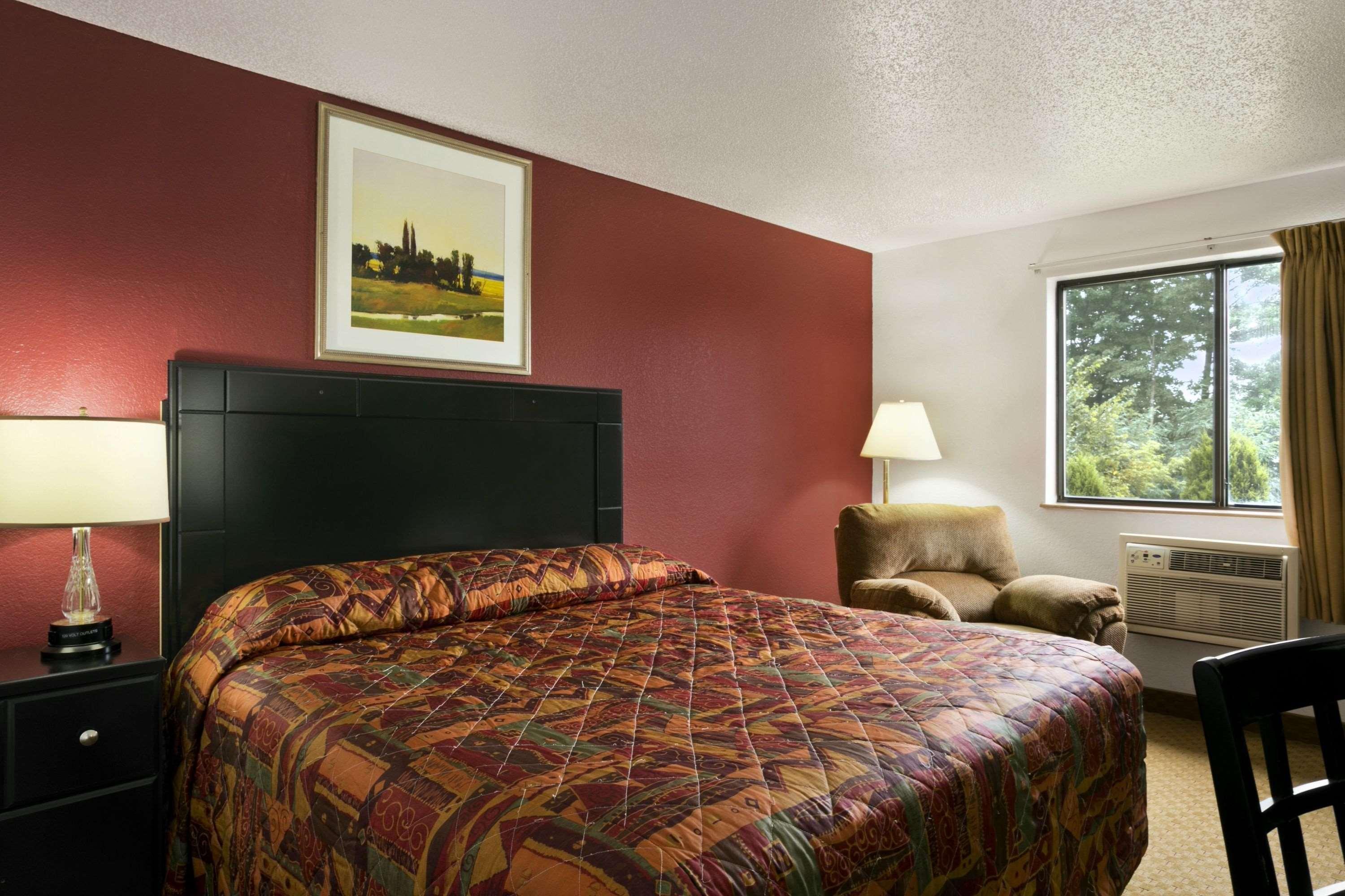 Super 8 By Wyndham New Castle