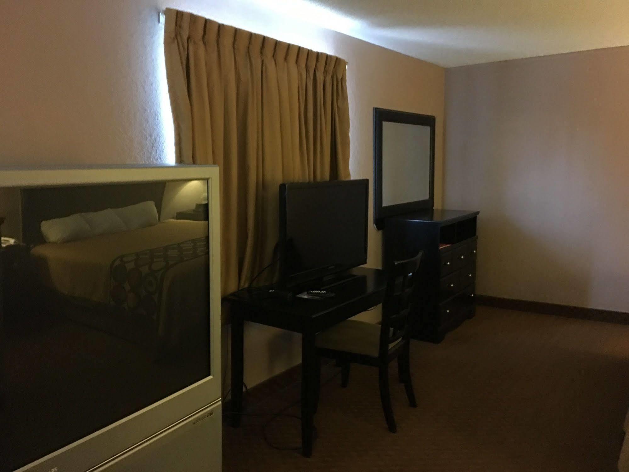 Super 8 By Wyndham Hotel 2*